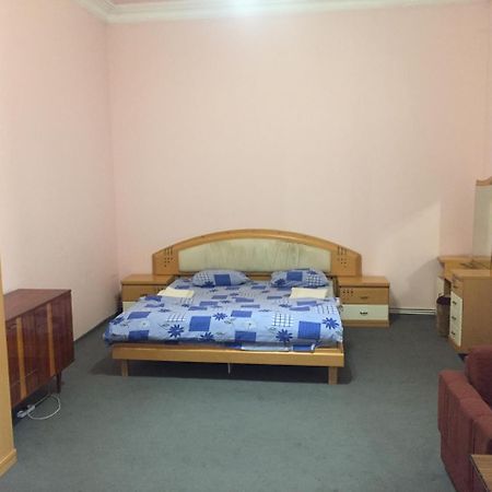 Noy Hostel Erévan Extérieur photo