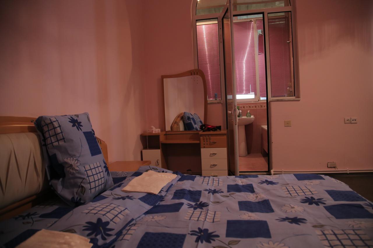Noy Hostel Erévan Extérieur photo