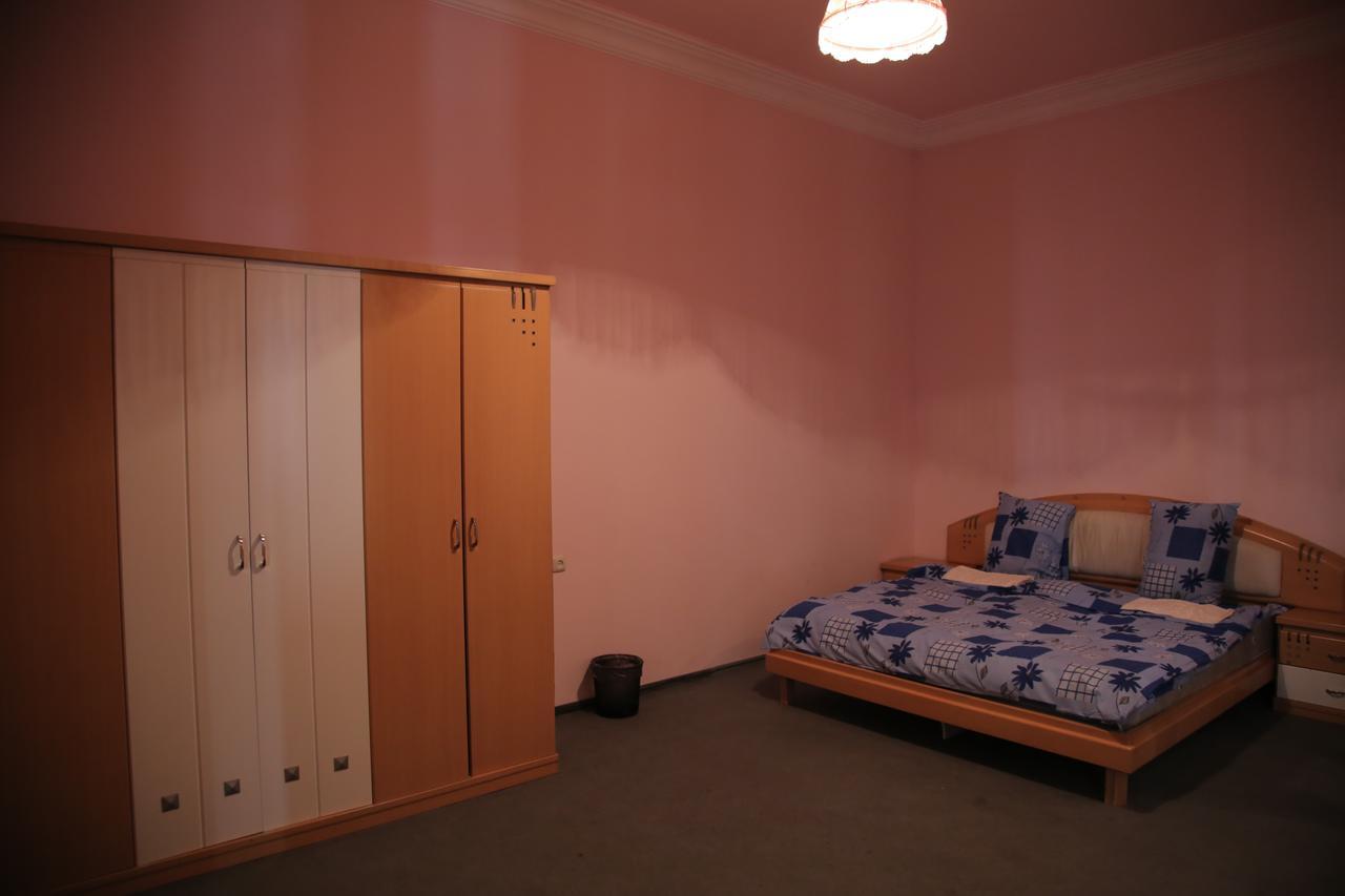 Noy Hostel Erévan Extérieur photo