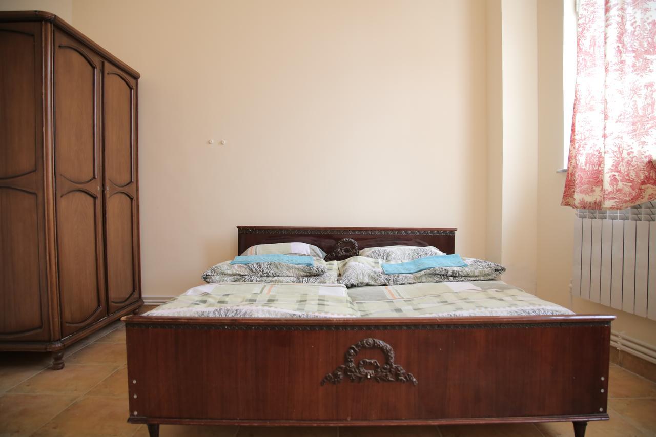 Noy Hostel Erévan Extérieur photo