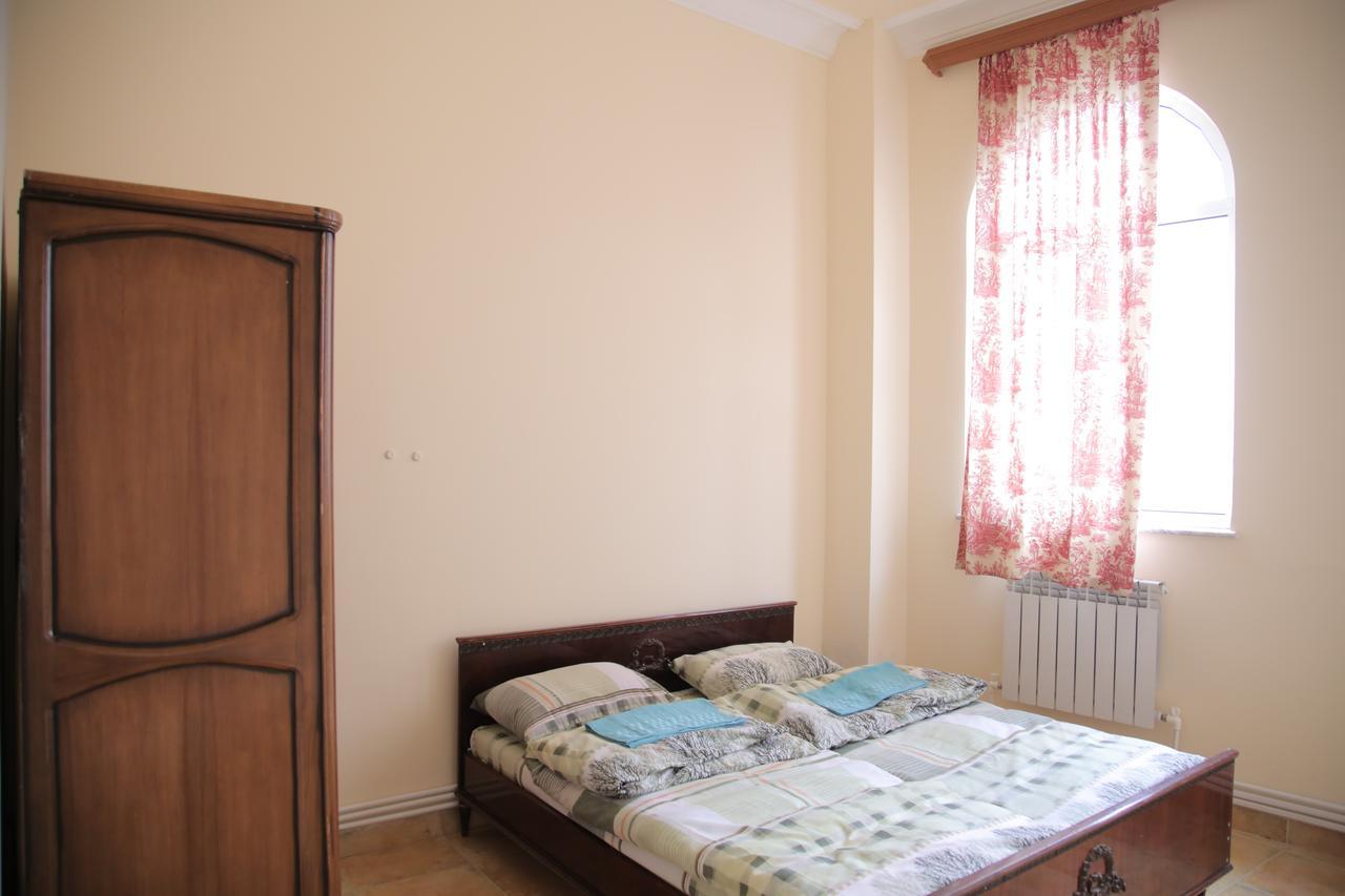 Noy Hostel Erévan Extérieur photo